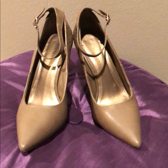 BCBGeneration Shoes - BCBG close toe pumps
